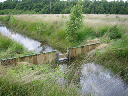 Drop board sluice